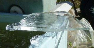 厚さ2センチほどの氷が！！