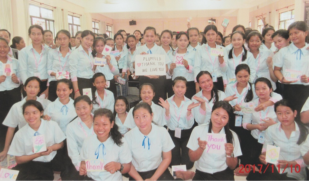 カンボジア・プノンペンの寄宿舎の少女たち